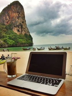 hilokal-notebook-image